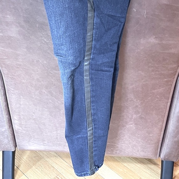 Old Navy Rock Star Jeans with Leather-like Highlight - size 6 - Picture 3 of 6